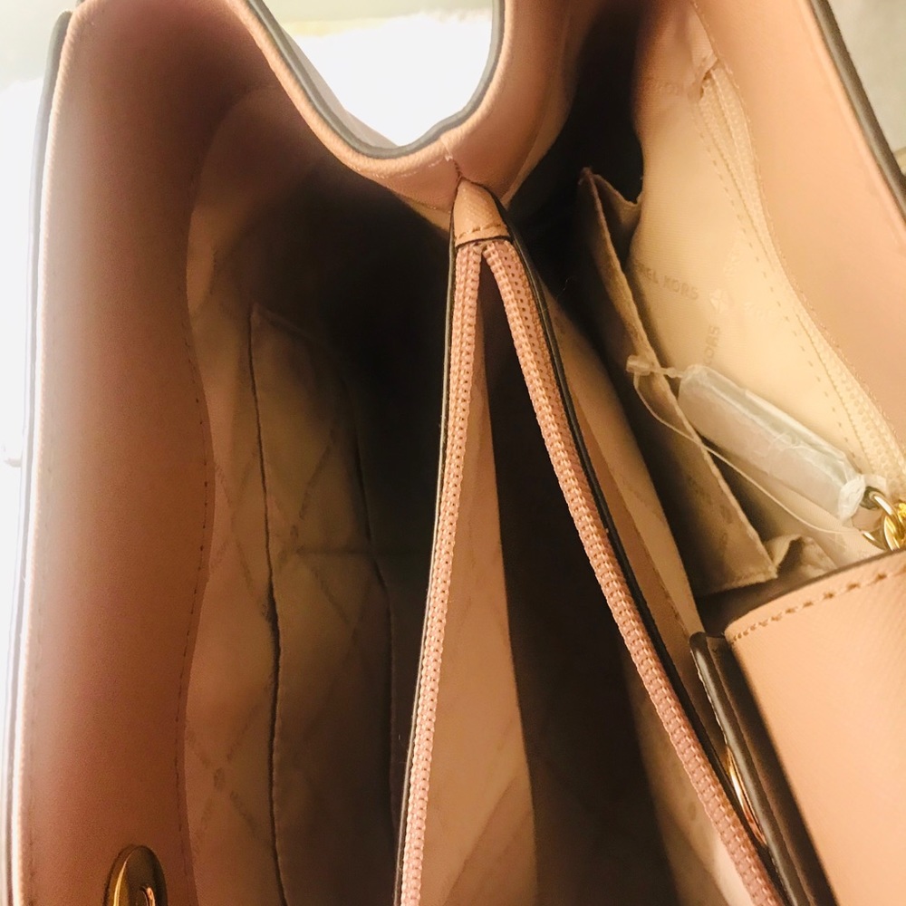 Michael Kors Pink Medium Cynthia Saffiano Satche - Picture 10 of 16